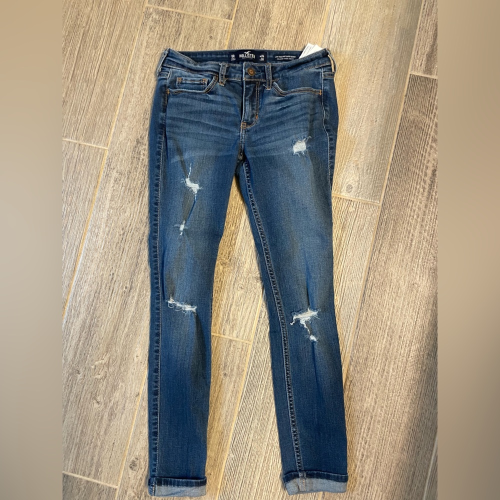 Distressed skinny jeans